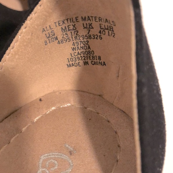 I ❤️ Comfort Open Toed Velvet Low Wedges - Picture 2 of 9